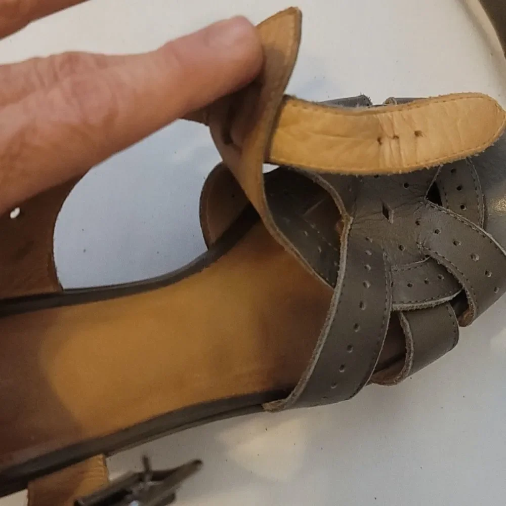 Co op barney's New York wedges 8.5‎